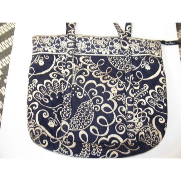 Vera Bradley Large Shoulder Bag, 14" x 12" All zippers work. - Picture 5 of 11
